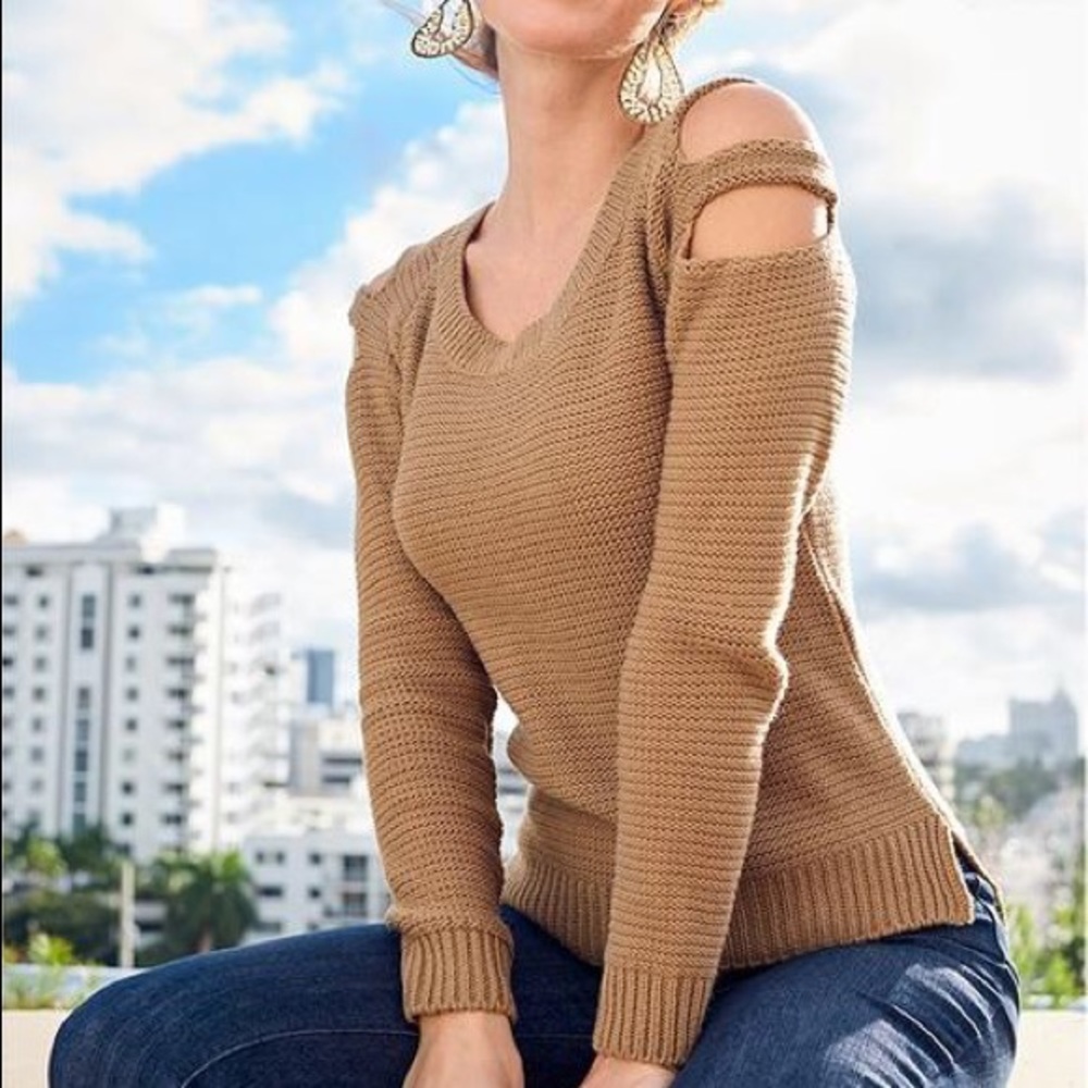 ⭐️Venus cut out shoulder Sweater Size L⭐️